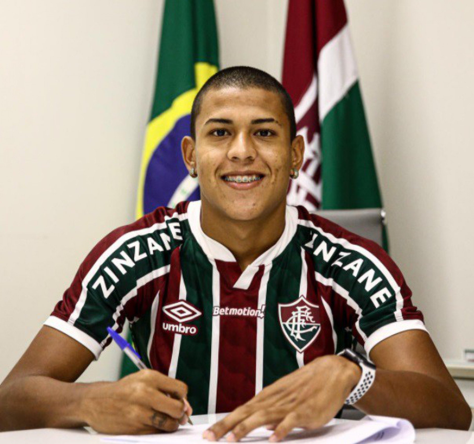 Cria de Xerém, Matheus Martins renova com o Fluminense até o fim de