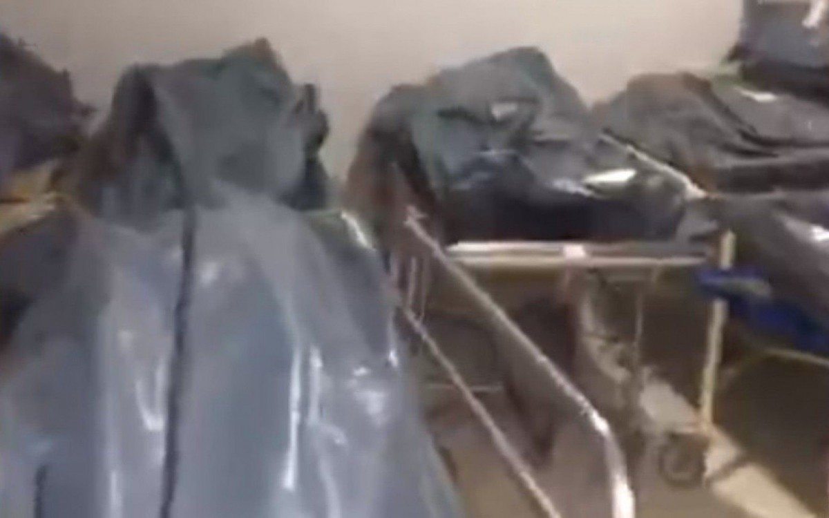 Corpos s&atilde;o armazenados fora da c&acirc;mara fria em hospital no DF
