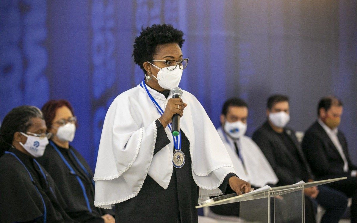 Governador em exerc&iacute;cio Cl&aacute;udio Castro d&aacute; posse a nova reitoria da Uezo no Pal&aacute;cio Guanabara