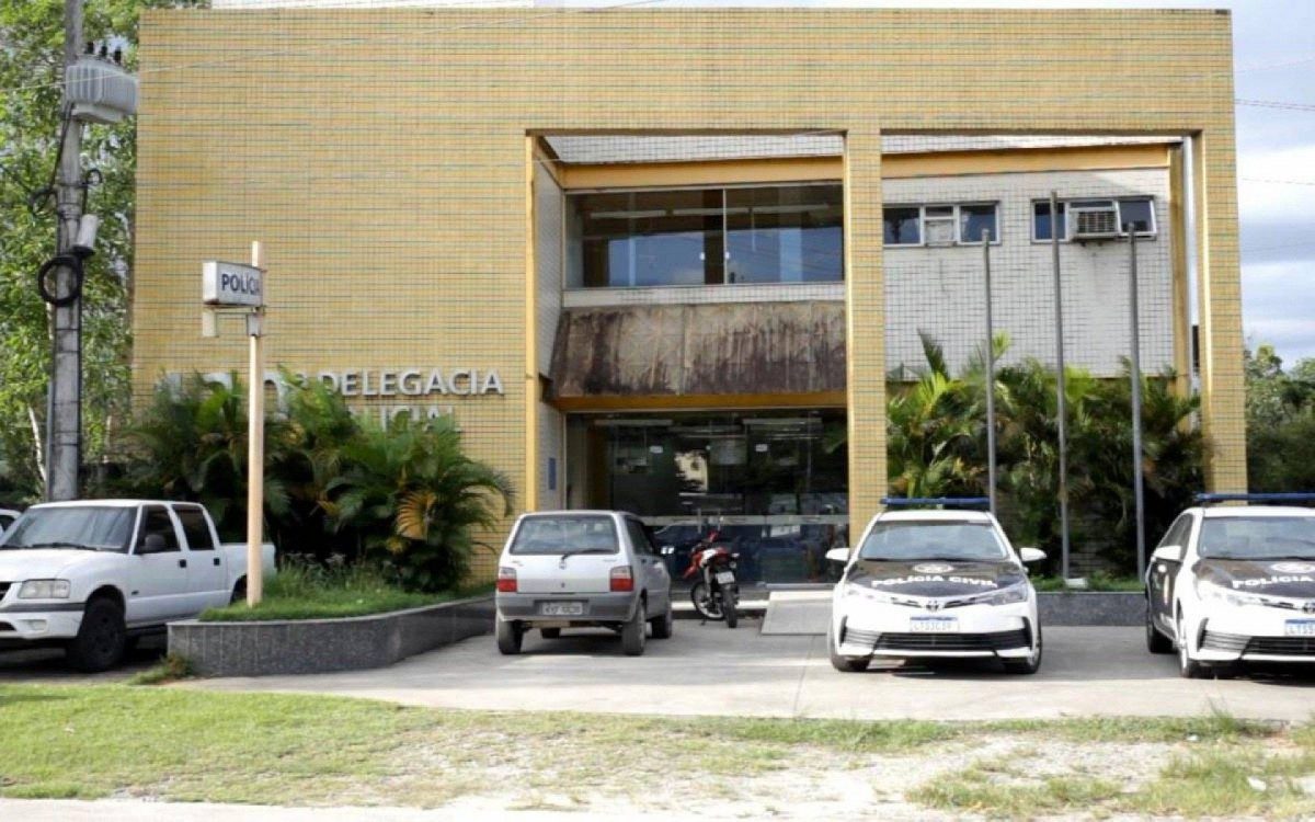 Homem foi levado para a 120&ordf; Delegacia Policial, onde permaneceu preso