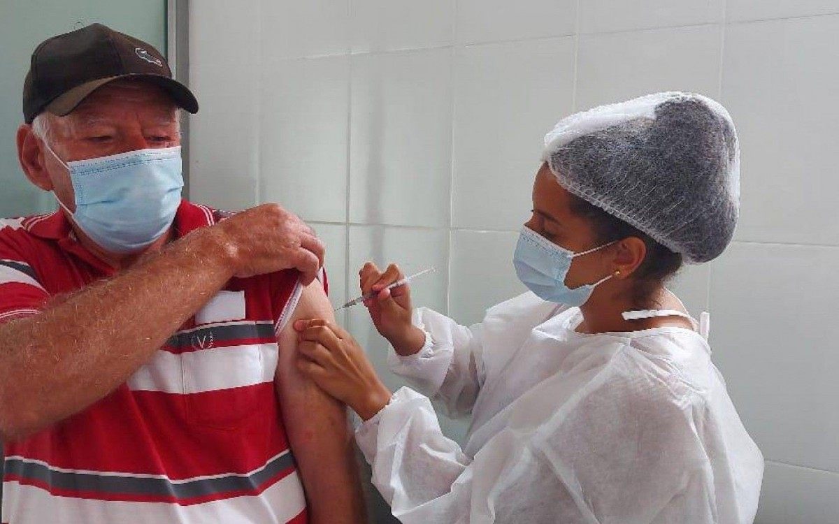 Varre-Sai: nova etapa da vacina&ccedil;&atilde;o alcan&ccedil;a idosos a partir de 70 anos no combate &agrave; Covid-19.