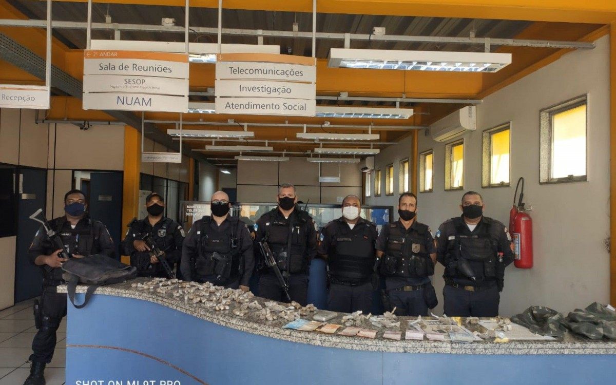 Patamo I e II, da 1&ordf; Cia, surpreenderam suspeitos no Morro do Castelo, em Itaperuna.