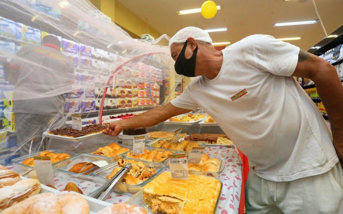 M&aacute;rio Maur&iacute;cio dos Santos comemora vaga conquistada pelo Sine