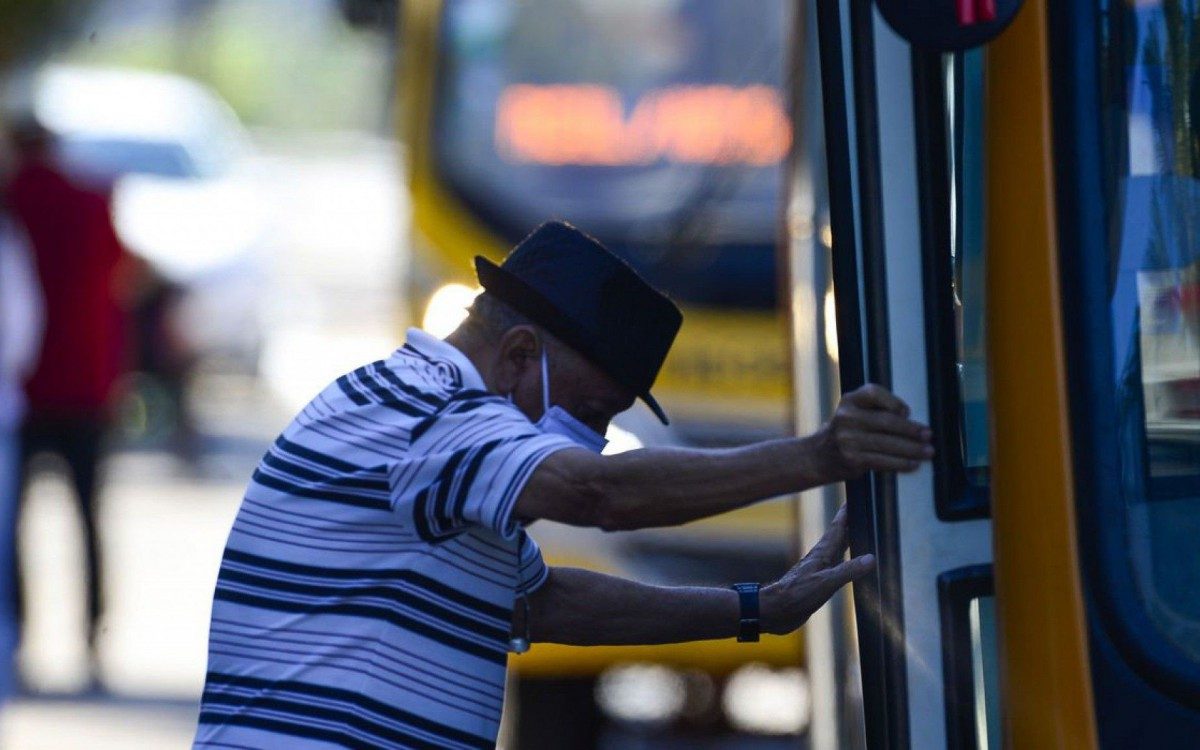 Anunciadas pelo governador Waldez G&oacute;es na noite desta quarta-feira (24), as novas regras mant&ecirc;m o toque de recolher e limitam o atendimento presencial a clientes