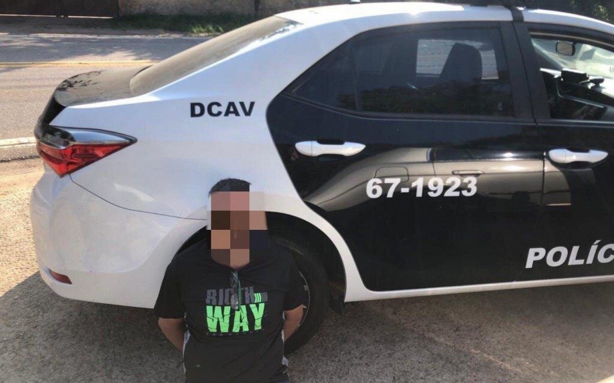 Homem foi preso enquanto dirigia