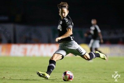 Clube da Série A anuncia ex-meia do Vasco por empréstimo até o fim do ano
