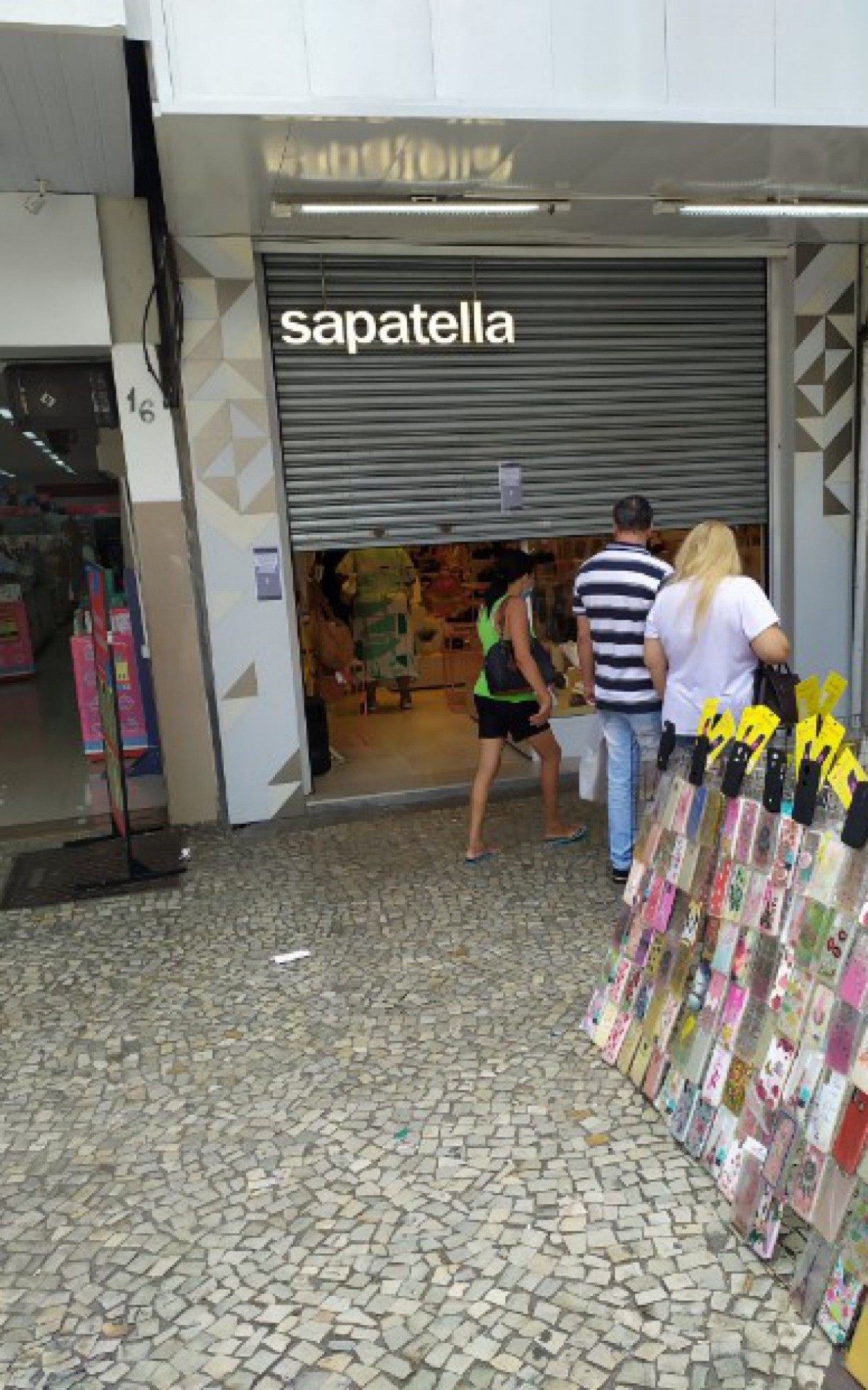 Comércio aberto em meio ao decreto de suspensão de atividades não essenciais - Reprodução