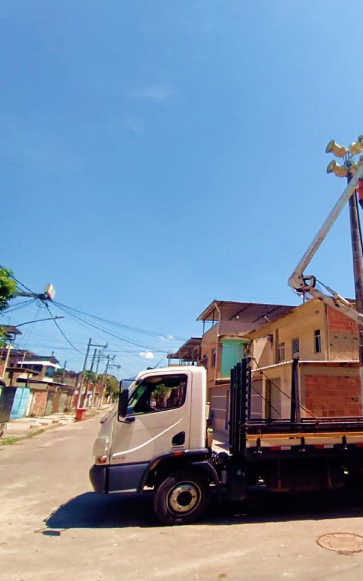 Defesa Civil de Meriti reposiciona sirene de alerta em &aacute;rea mapeada como risco alto e muito alto para deslizamentos de terras