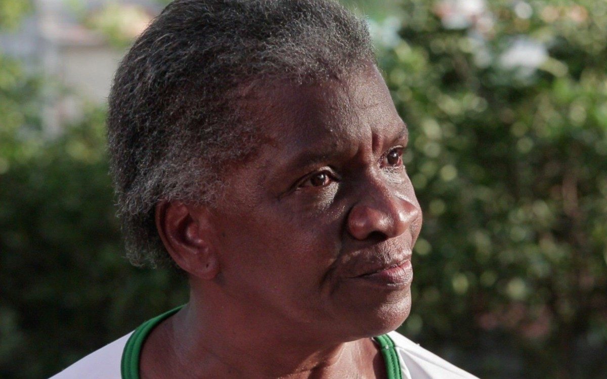 Cenas do document&aacute;rio 'Nossos Mortos T&ecirc;m Voz', que traz &agrave; tona o depoimento de m&atilde;es e familiares de v&iacute;timas da viol&ecirc;ncia na Baixada