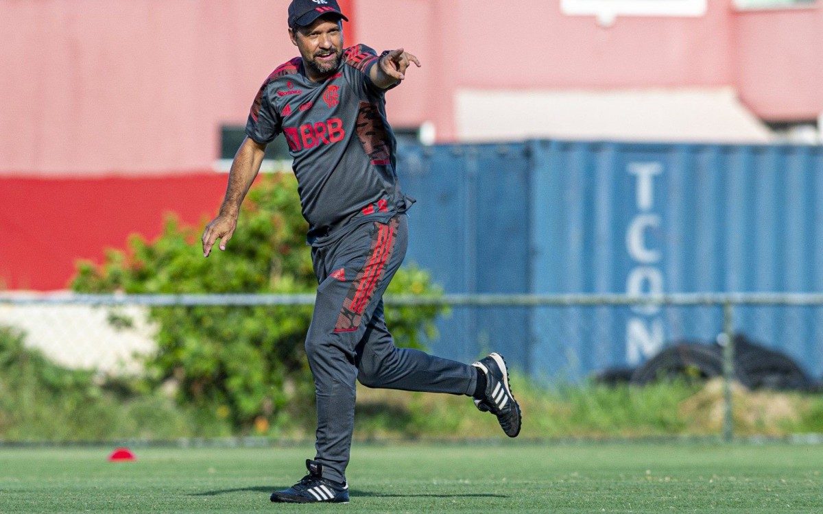 Maur&iacute;cio Souza durante treino do Flamengo