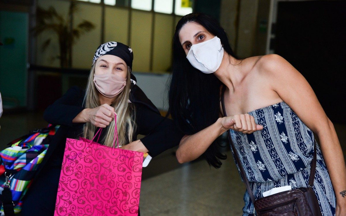 Carla Diaz desembarca no Aeroporto de Congonhas, em S&atilde;o Paulo, na manh&atilde; desta sexta-feira - Leo Franco / Ag. News