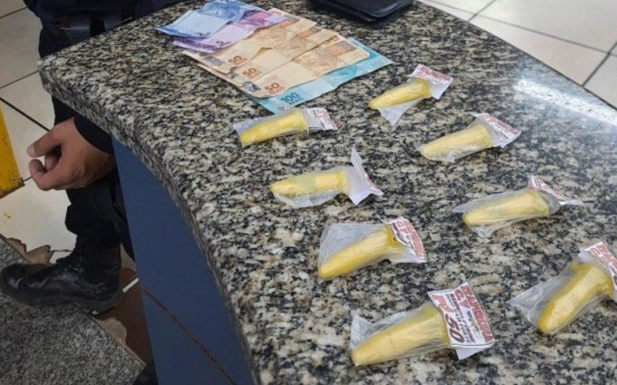 Ciclista tenta fugir de abordagem, mas &eacute; detido com coca&iacute;na&nbsp;.