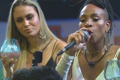 Sarah Andrade abre o jogo sobre relação com Karol Conká: 'Apenas colegas'