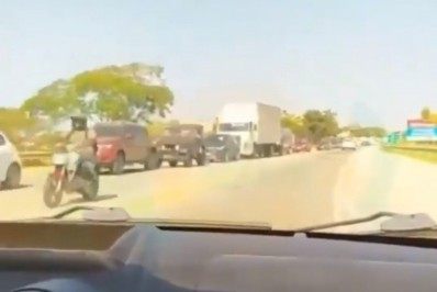 Entrada para a Região dos Lagos tem tráfego intenso