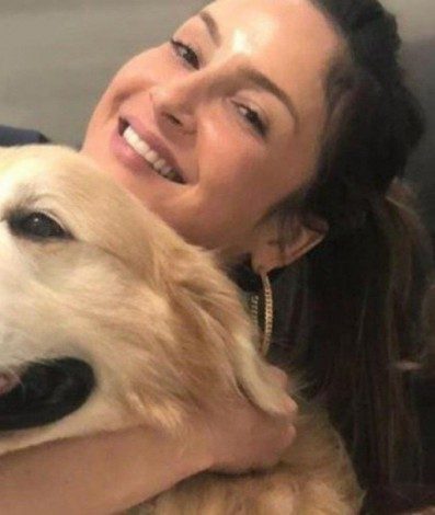 Claudia Leitte e seu cachorro Fubá. Fonte: Canal do Pet - iG - Reprodução