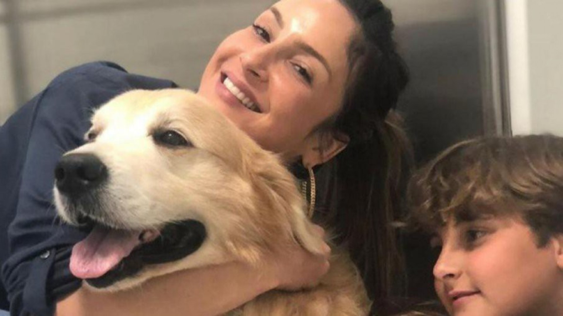 Claudia Leitte e seu cachorro Fub&aacute; - Reprodu&ccedil;&atilde;o