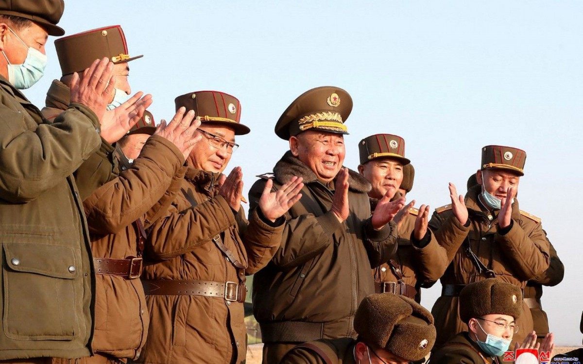 Um alto funcion&aacute;rio norte-coreano afirmou que a condena&ccedil;&atilde;o expressa pelo presidente americano ao lan&ccedil;amento de m&iacute;sseis por Pyongyang constituem uma "inger&ecirc;ncia" e uma "provoca&ccedil;&atilde;o", informou a ag&ecirc;ncia estatal de not&iacute;cias KCNA