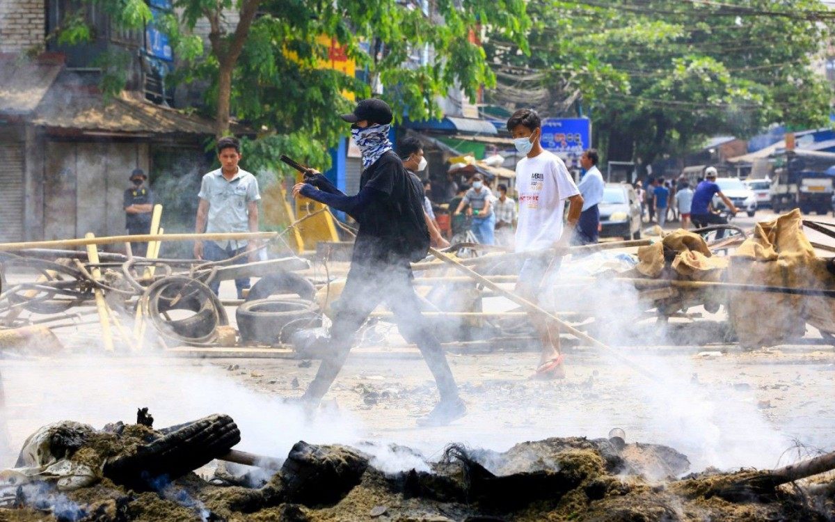 A violenta repressão das forças de segurança no início da manhã frustrou os planos de protestos em várias cidades, coincidindo com o desfile militar organizado por ocasião do Dia das Forças Armadas - AFP