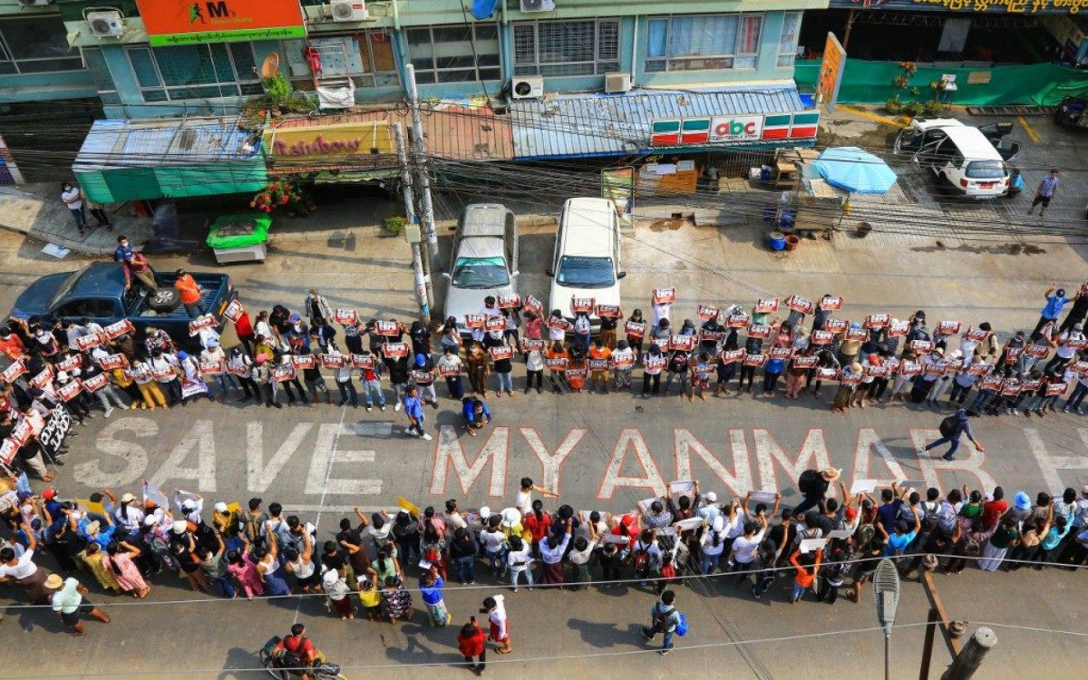 A violenta repress&atilde;o das for&ccedil;as de seguran&ccedil;a no in&iacute;cio da manh&atilde; frustrou os planos de protestos em v&aacute;rias cidades, coincidindo com o desfile militar organizado por ocasi&atilde;o do Dia das For&ccedil;as Armadas