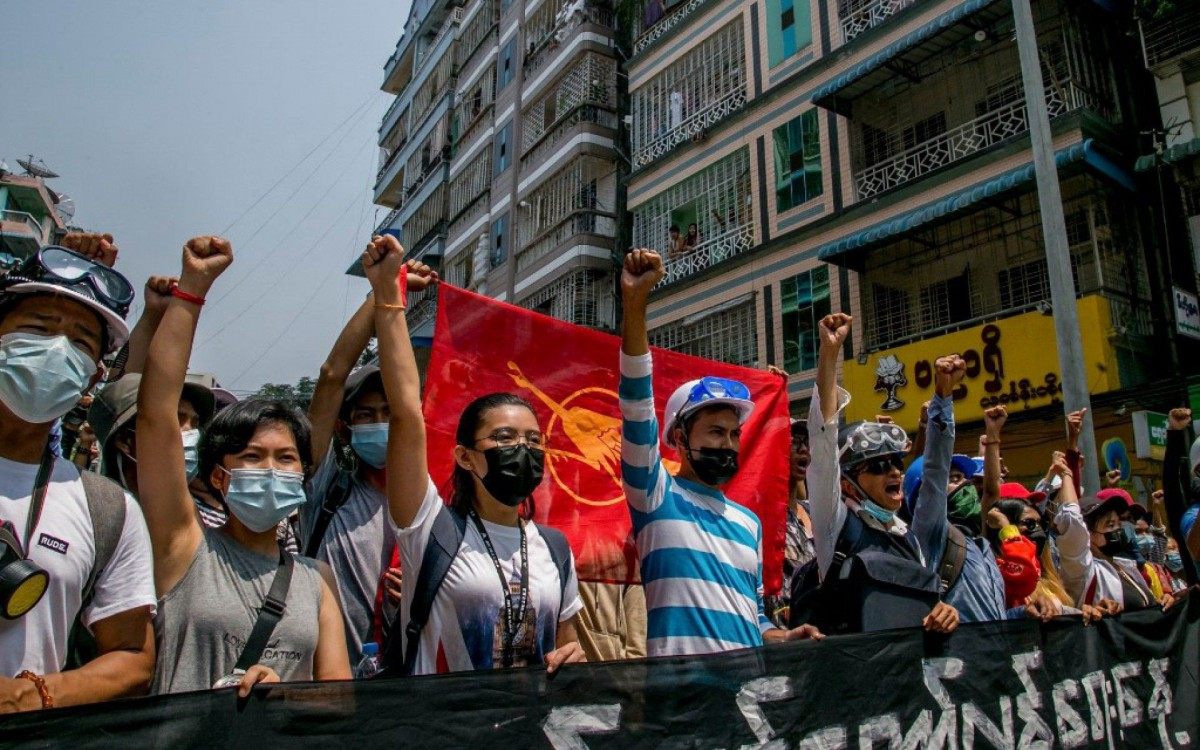 A violenta repress&atilde;o das for&ccedil;as de seguran&ccedil;a no in&iacute;cio da manh&atilde; frustrou os planos de protestos em v&aacute;rias cidades, coincidindo com o desfile militar organizado por ocasi&atilde;o do Dia das For&ccedil;as Armadas