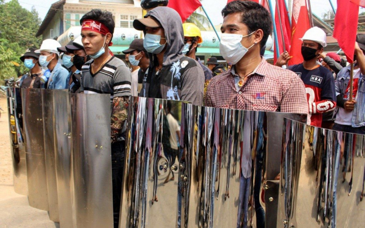 A violenta repress&atilde;o das for&ccedil;as de seguran&ccedil;a no in&iacute;cio da manh&atilde; frustrou os planos de protestos em v&aacute;rias cidades, coincidindo com o desfile militar organizado por ocasi&atilde;o do Dia das For&ccedil;as Armadas
