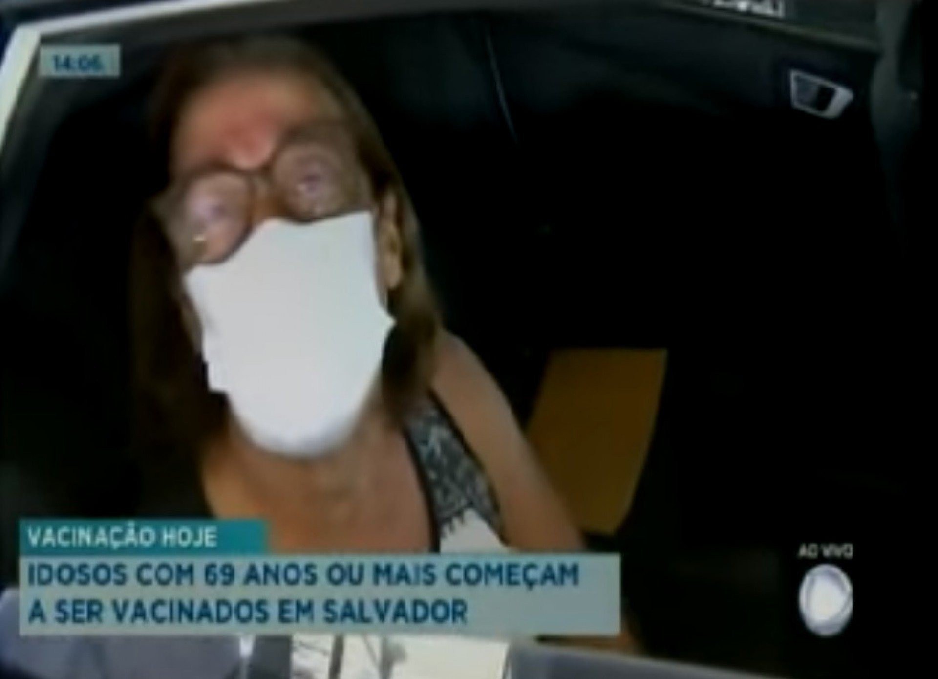 Mateus Borges se emociona ao ver pai sendo vacinado
 - Reprodução/Record