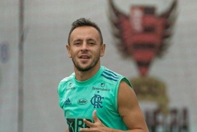 Após pedido de torcedores, Rafinha descarta retorno ao Flamengo: '2019 não volta mais'
