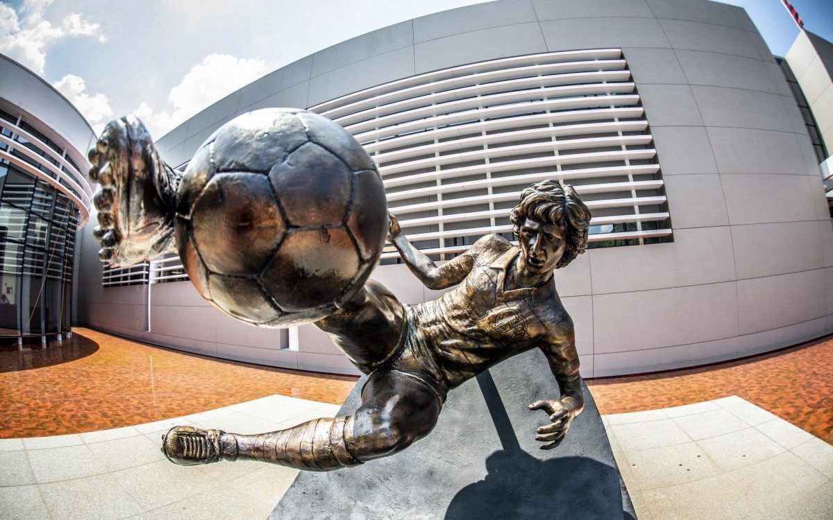 Est&aacute;tua de Zico