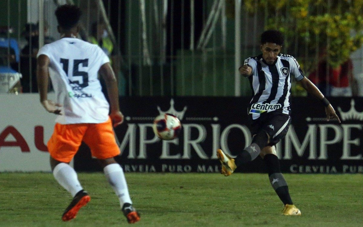 Botafogo derrotou o Nova Igua&ccedil;u por 2 a 1