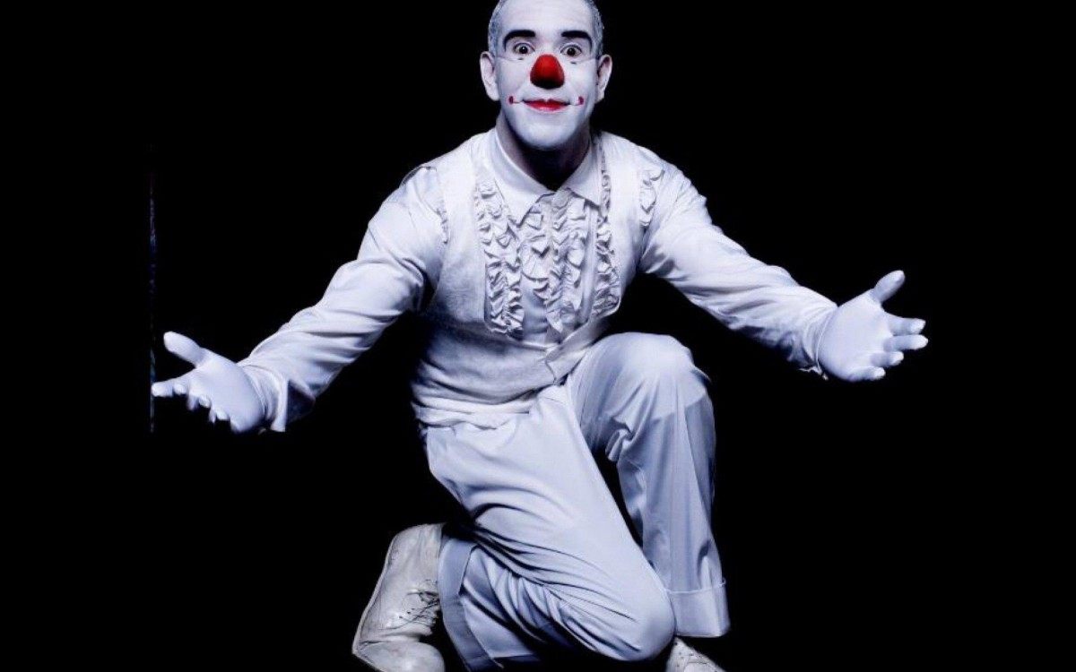 A exibi&ccedil;&atilde;o de &lsquo;Brincante&rsquo;, com a Cia Aristoclowntas. Acontecer&aacute; em Queimados. 