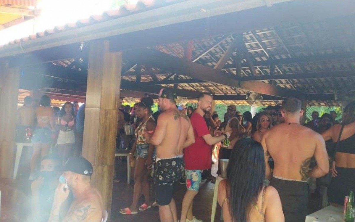 Fiscalização encerra festa na piscina na Taquara, Zona Oeste, neste domingo - Divulgação/SEOP