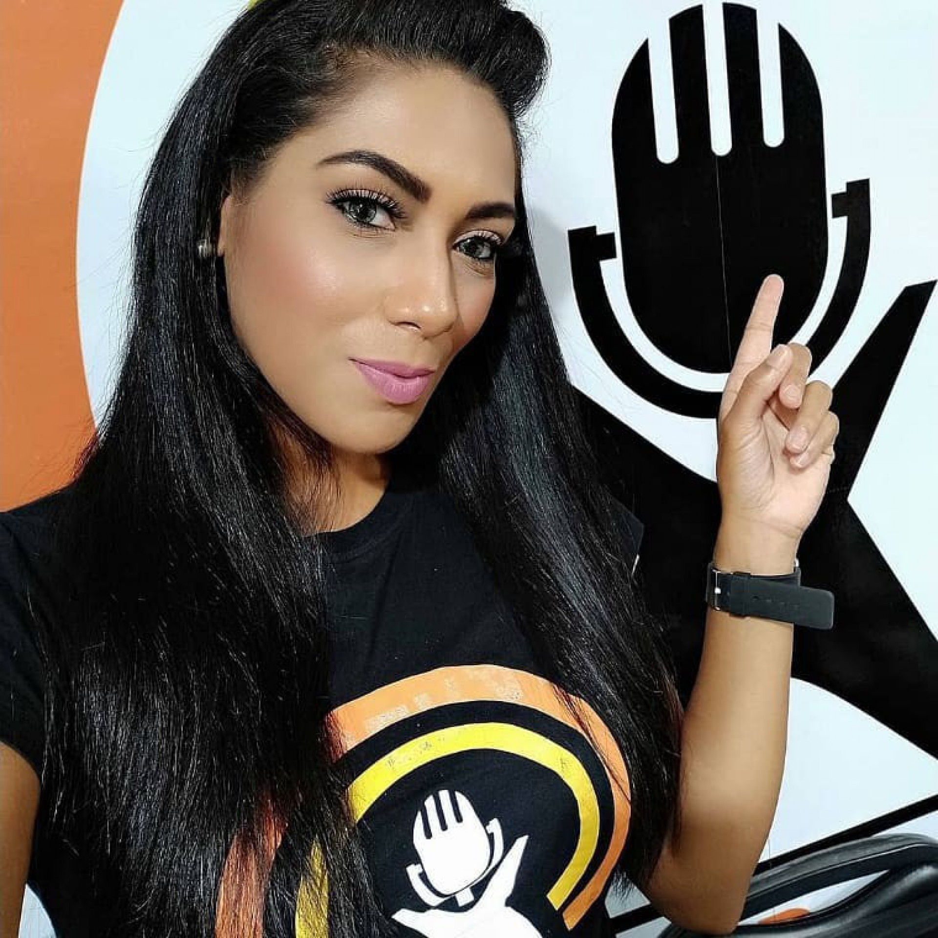 Apresentadora morre após ser enforcada pelo marido 