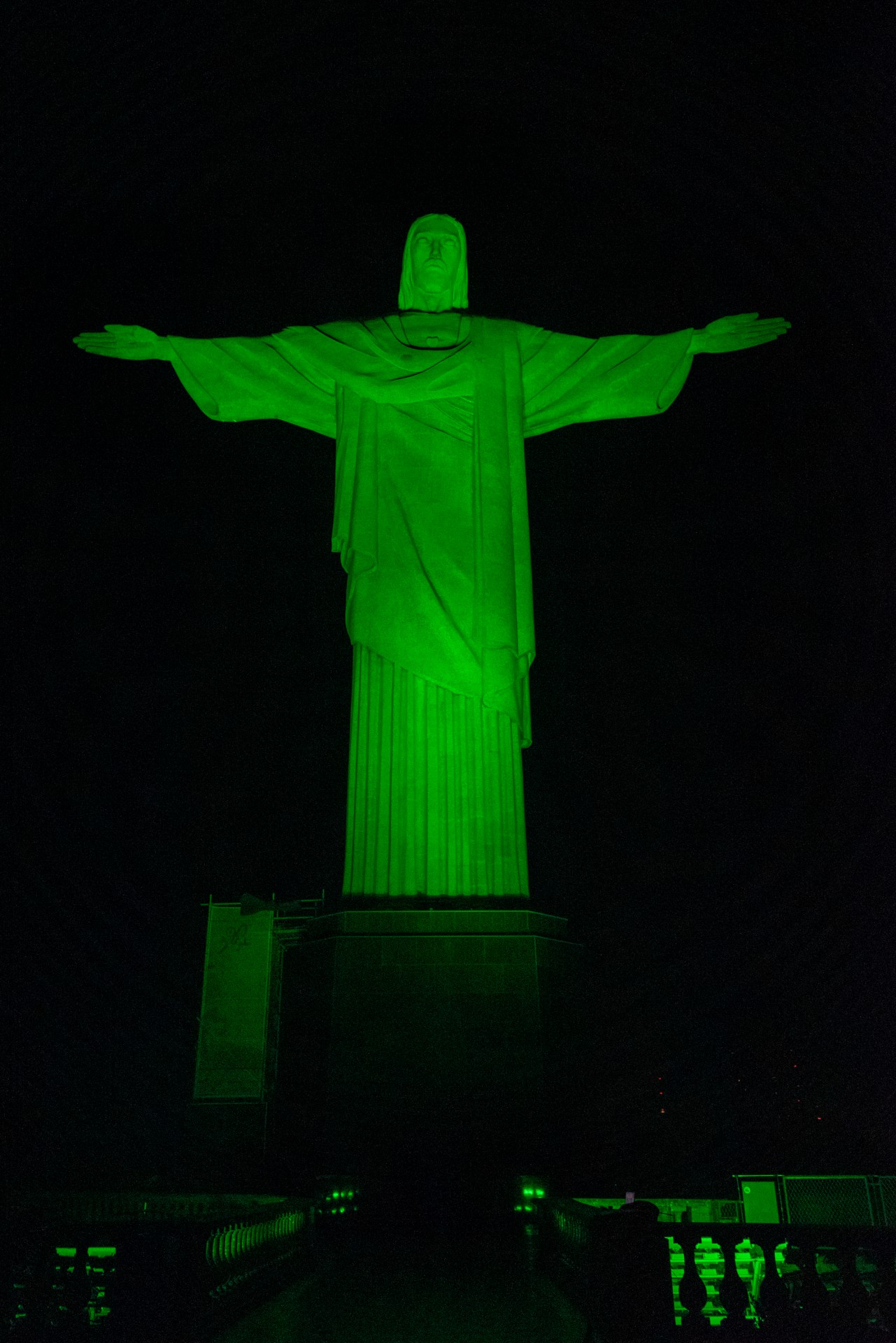 Monumento será iluminado na cor verde em homenagem às vítimas