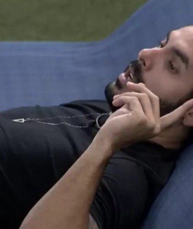 Rodolffo diz que Gil e Sarah estavam 'bombardeando' Juliette - Reprodu&ccedil;&atilde;o / TV Globo