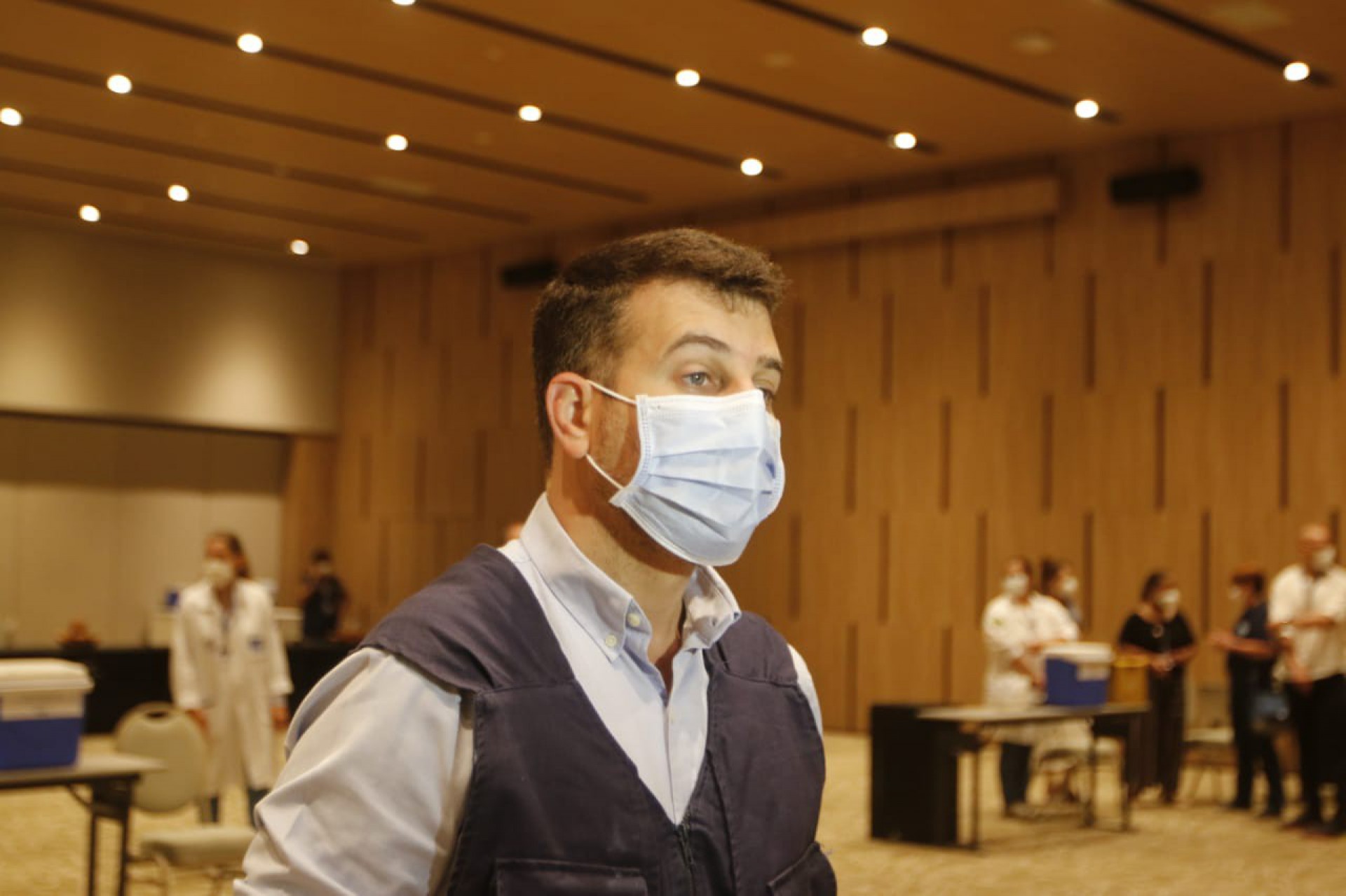 Secretário de Saúde, Daniel Soranz, no novo ponto de vacinação do Hotel Fairmont, em Copacabana. - Reginaldo Pimenta (Agência O DIA)