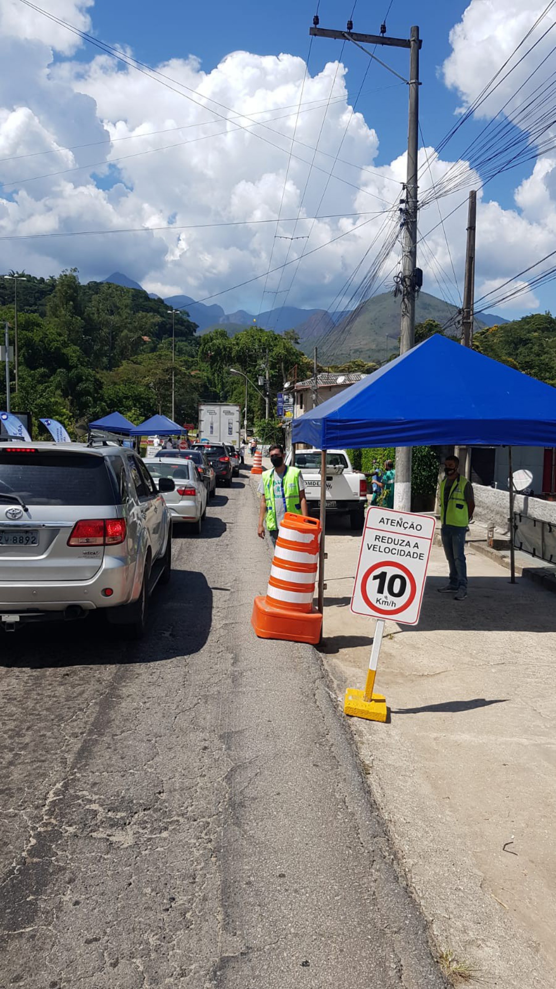 Petrópolis proibiu a entrada de 567 veículos de outros municípios em ação para conter o avanço da covid-19 na cidade - Divulgação/Prefeitura de Petrópolis
