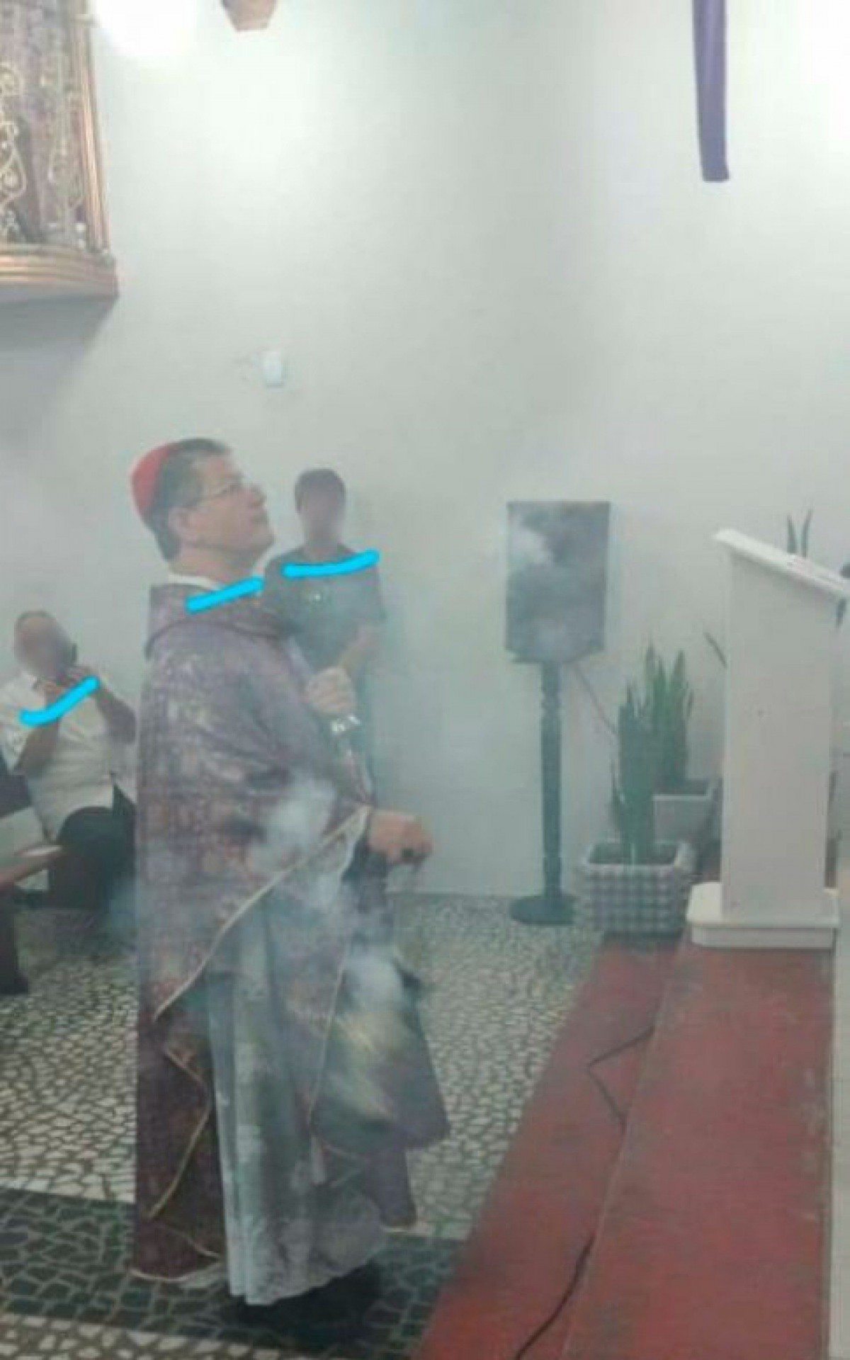 Padre afirmou que 90% dos infectados que foram &agrave; missa, sa&iacute;ram curados 