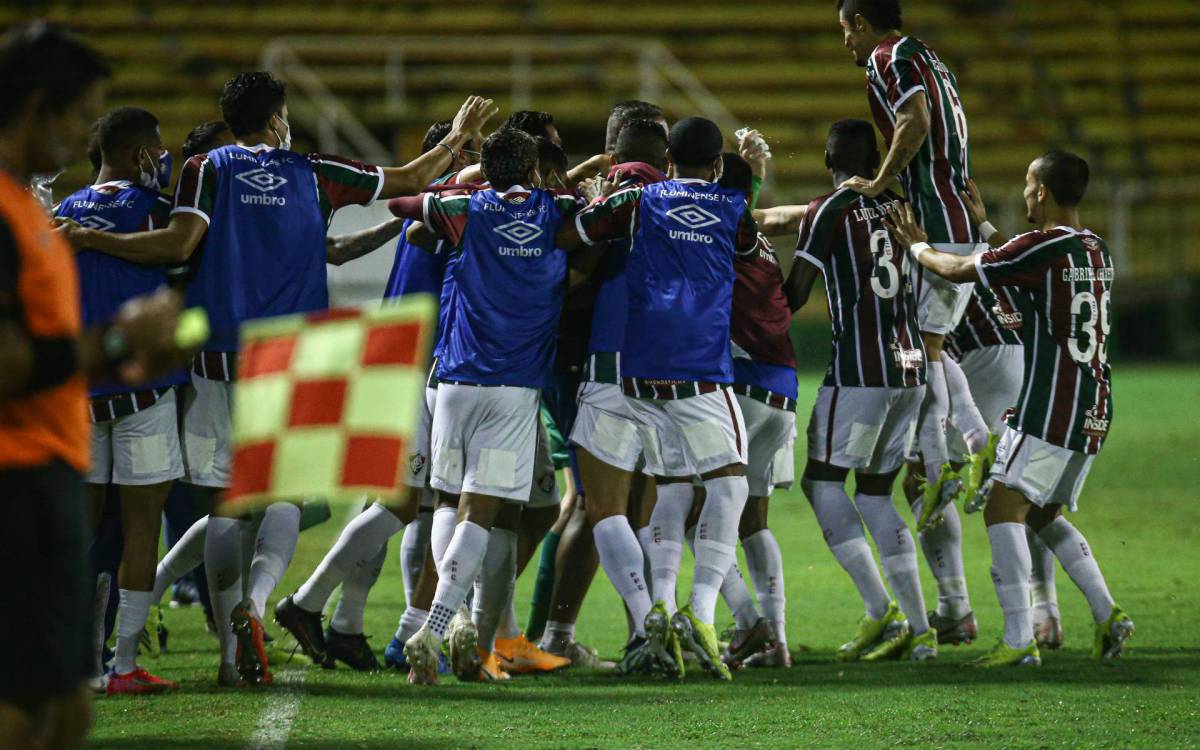 Volta Redonda - 30/03/2021 - Estádio Raulino de Oliveira..Fluminense enfrenta o Vasco esta noite em Volta Redonda pela 7ª rodada do Campeonato Carioca 2021 - Taça Guanabara..FOTO: LUCAS MERÇON / FLUMINENSE F.C....IMPORTANTE: Imagem destinada a uso institucional e divulgação, seu.uso comercial está vetado incondicionalmente por seu autor e o.Fluminense Football Club.É obrigatório mencionar o nome do autor ou.usar a imagem....IMPORTANT: Image intended for institutional use and distribution..Commercial use is prohibited unconditionally by its author and.Fluminense Football Club. It is mandatory to mention the name of the.author or use the image....IMPORTANTE: Imágen para uso solamente institucional y distribuición. El.uso comercial es prohibido por su autor y por el Fluminense Football.Club. És mandatório mencionar el nombre del autor ao usar el imágen.
