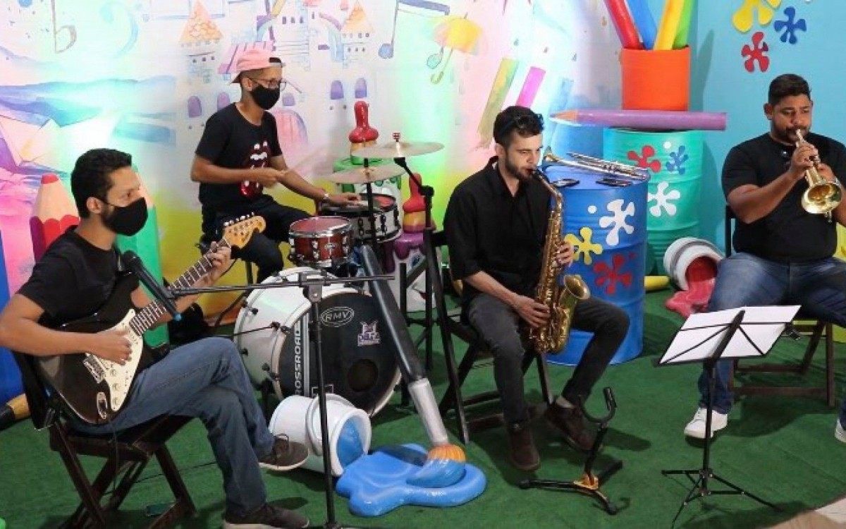 Feira Literária de Magé entrega kits de leitura para crianças