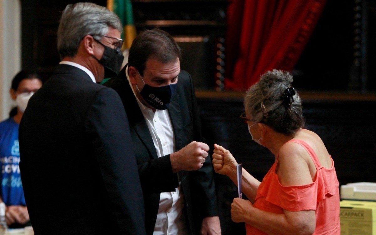 Eduardo Paes durante vacina&ccedil;&atilde;o no Museu da Justi&ccedil;a