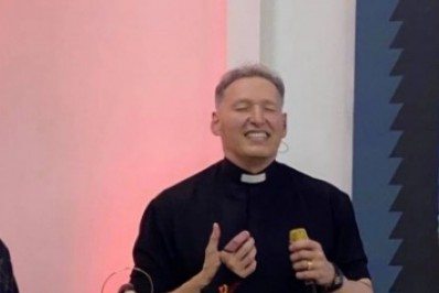 Criminosos usam nome de Padre Marcelo Rossi para aplicar golpe em famosos 