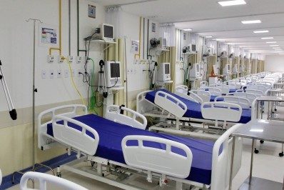 Paciente morre por covid enquanto aguardava transferência para UTI