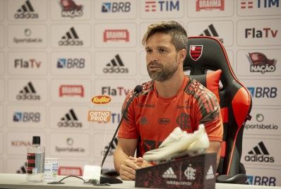 Diego projeta duelo contra o Fluminense: 'Clássico sempre traz dificuldade'