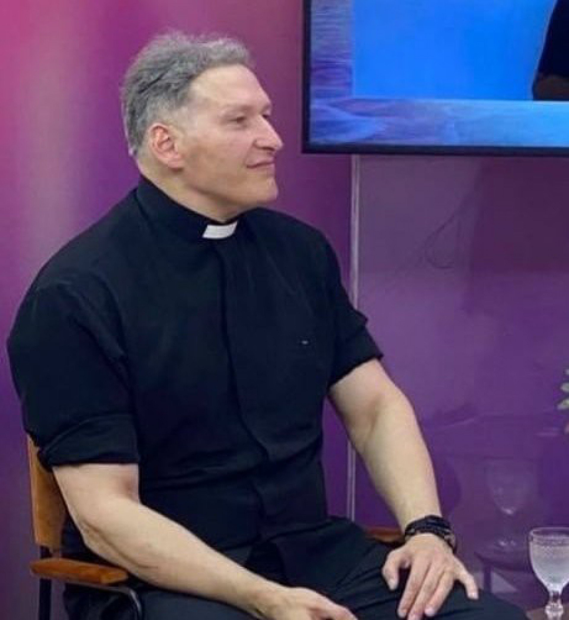 Padre Marcelo Rossi surge 'bombadão' e impressiona internautas