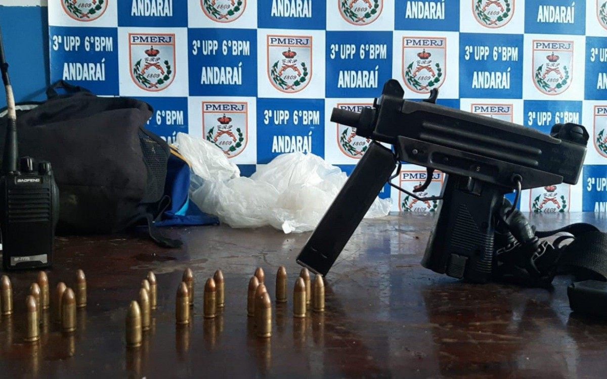 Policiais da UPP Andara&iacute; apreenderam menor de idade e uma submetralhadora