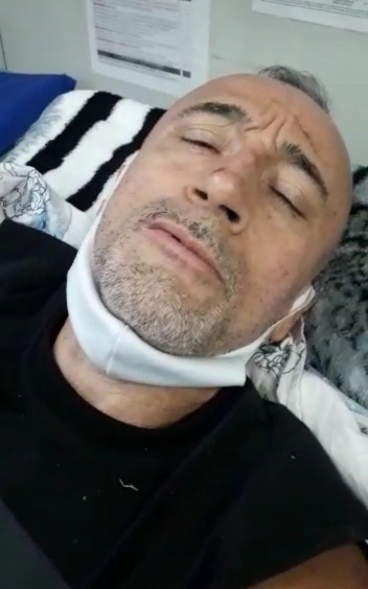 Jo&atilde;o relata as condi&ccedil;&otilde;es da sala verde do Hospital Souza Aguiar enquanto aguarda uma cirurgia na perna por conta de fratura de f&ecirc;mur 