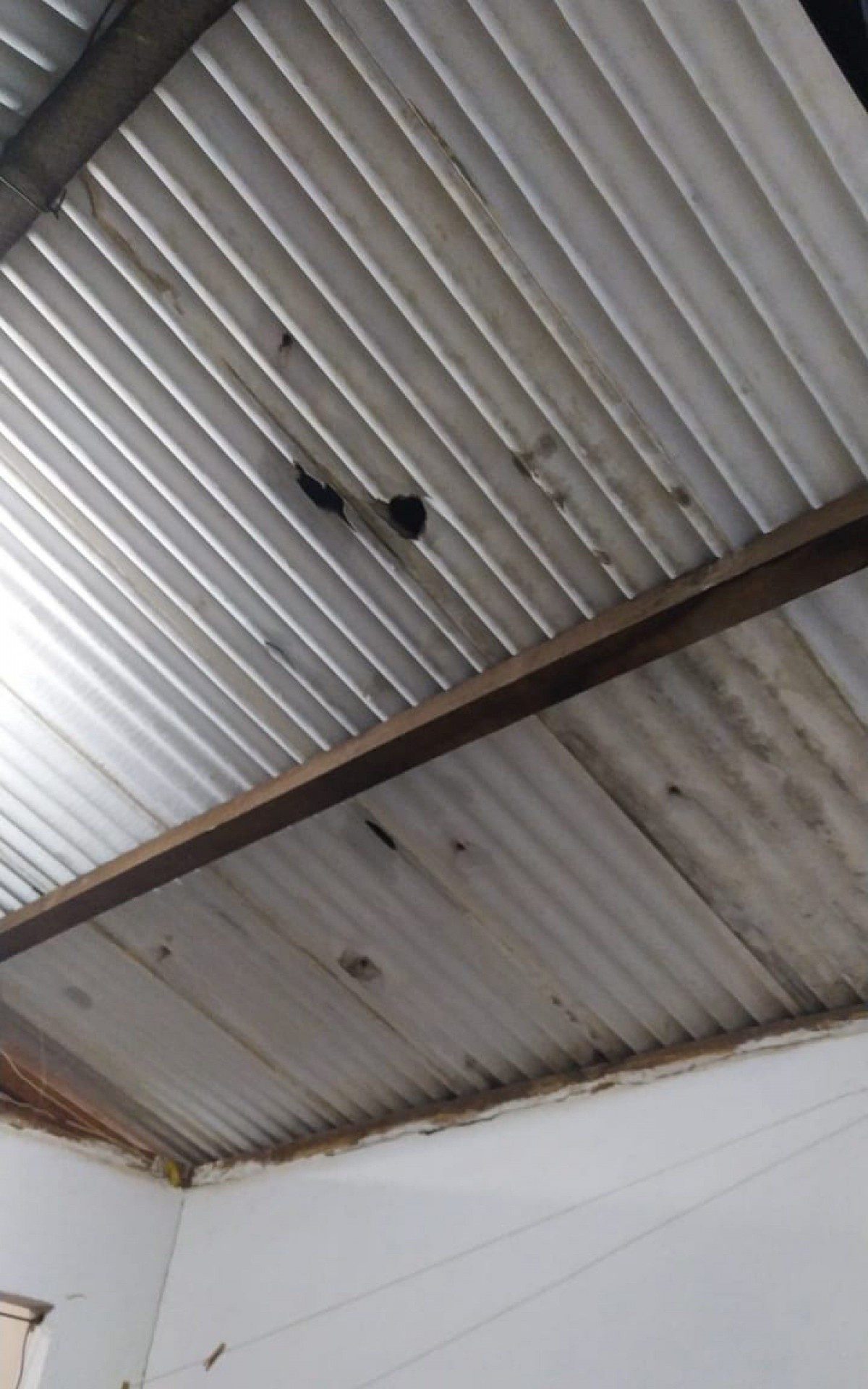 Casas em Our&acirc;nia foram atingidas pelas pedras de gelo.