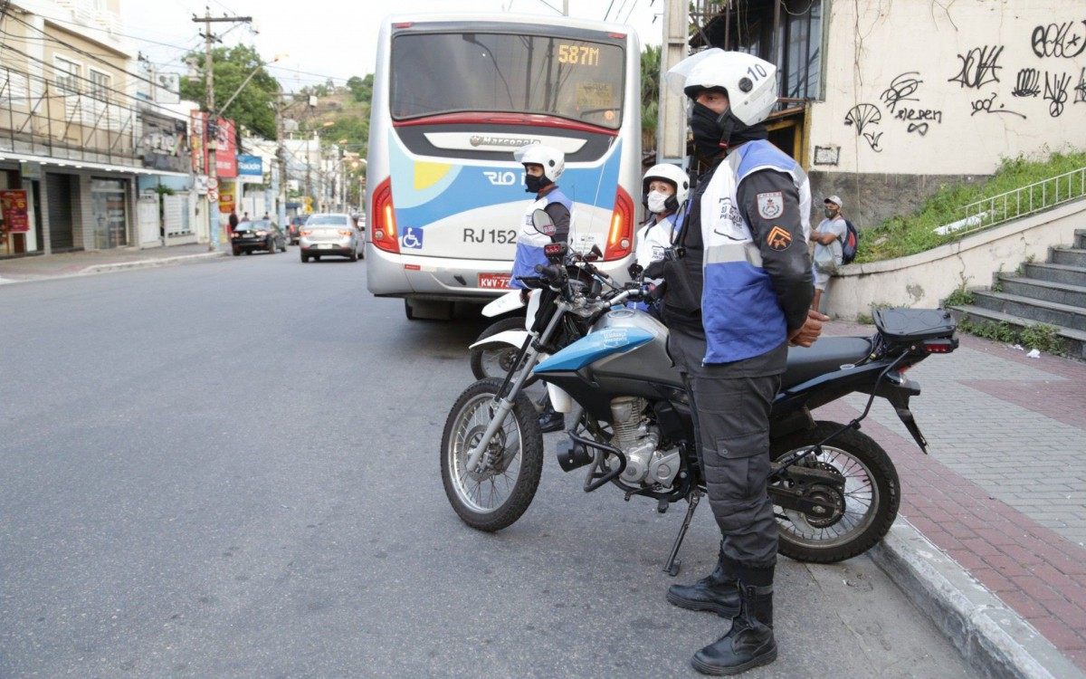 Subtenente Denis Machado: 'Diariamente recebemos o agradecimento da popula&ccedil;&atilde;o, com olhares de felicidade pela nossa presen&ccedil;a nas ruas. Retribu&iacute;mos com empenho e dedica&ccedil;&atilde;o para trazer mais seguran&ccedil;a a S&atilde;o Gon&ccedil;alo'
