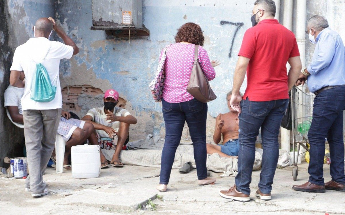 Muitos dependentes qu&iacute;micos e mendigos n&atilde;o concordam com o encaminhamento de volta &agrave;s suas resid&ecirc;ncias ou para comunidades terap&ecirc;uticas e abrigos