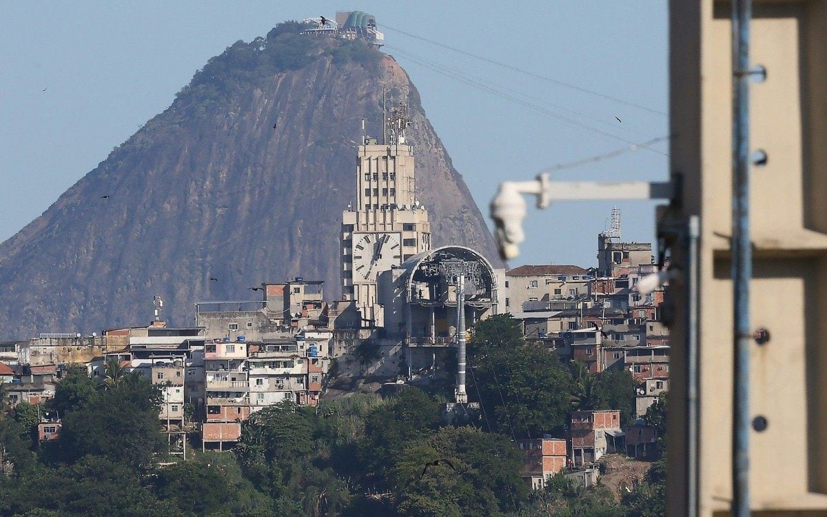 O Pão de Açúcar a Central do Brasil e o Morro da Providência.  - Daniel Castelo Branco